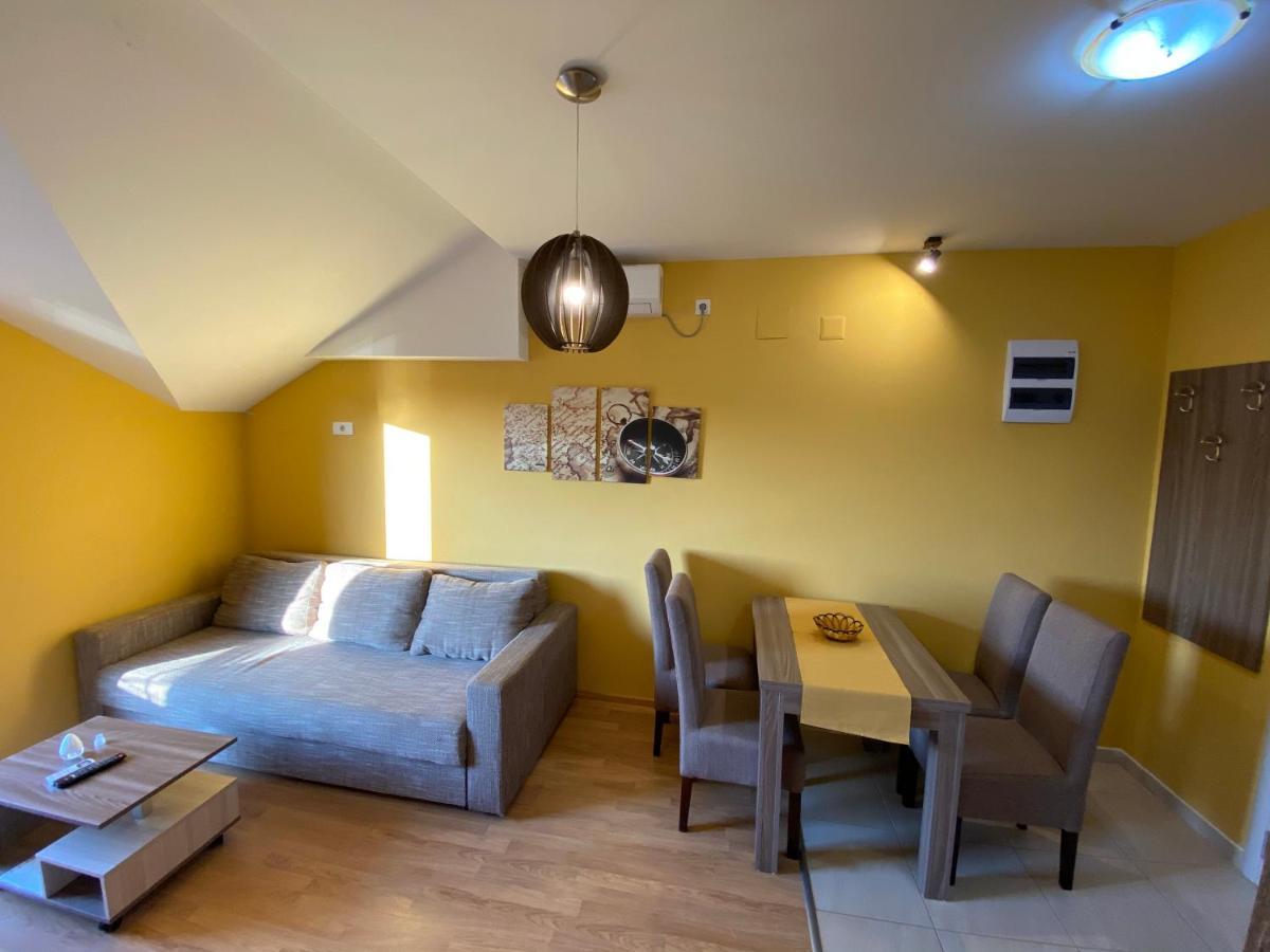 Apartmani Borova 2 Веліко-Ґрадіште Екстер'єр фото