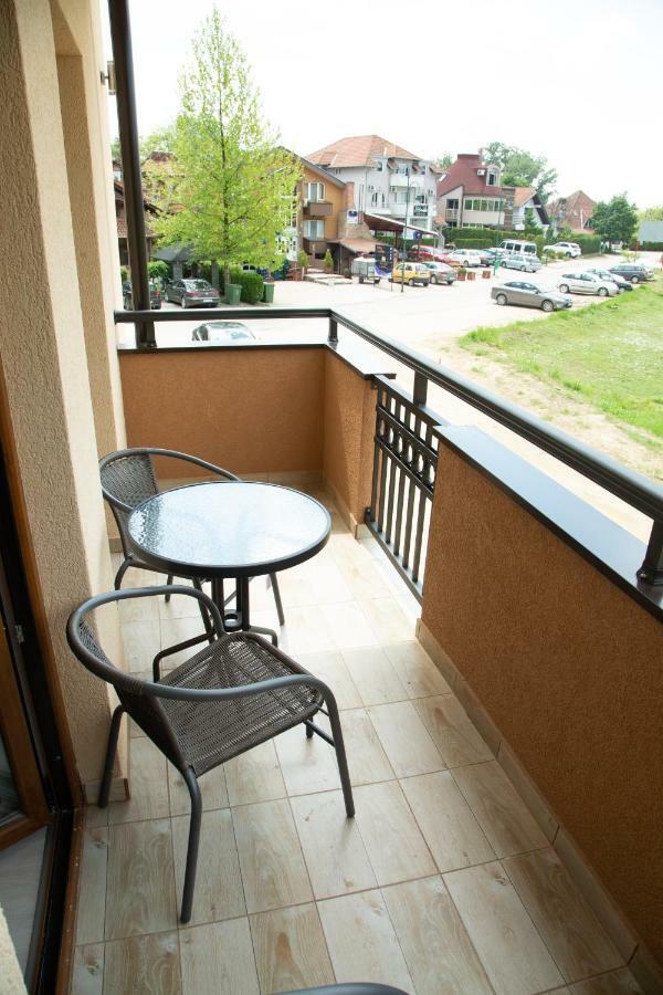Apartmani Borova 2 Веліко-Ґрадіште Екстер'єр фото
